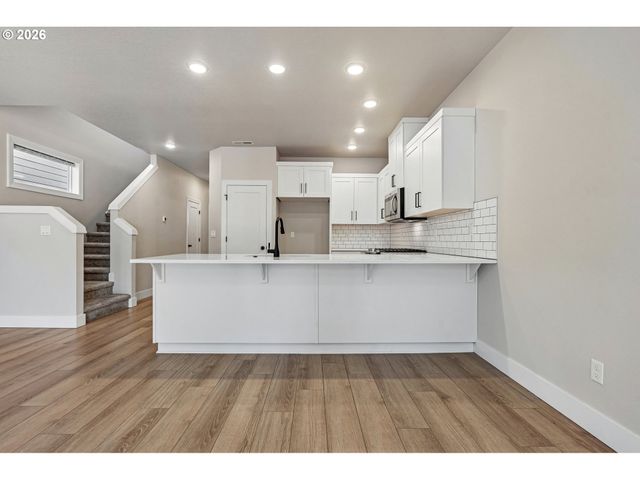 2412 Se MAYBROOK Ln, Milwaukie, OR 97222
