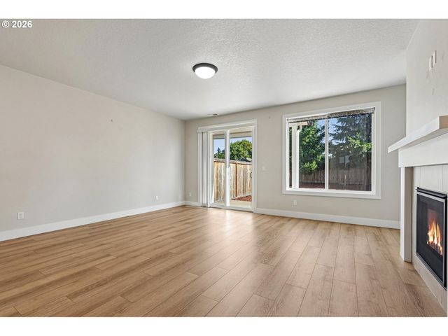2412 Se MAYBROOK Ln, Milwaukie, OR 97222