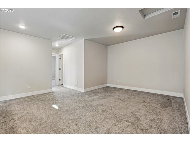 2412 Se MAYBROOK Ln, Milwaukie, OR 97222
