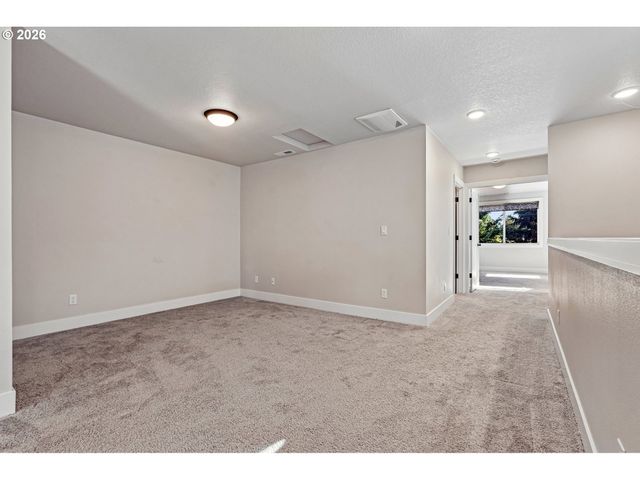 2412 Se MAYBROOK Ln, Milwaukie, OR 97222