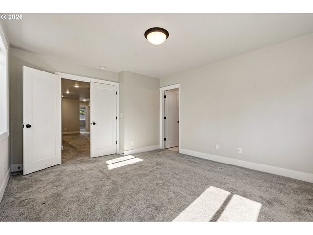 2412 Se MAYBROOK Ln, Milwaukie, OR 97222