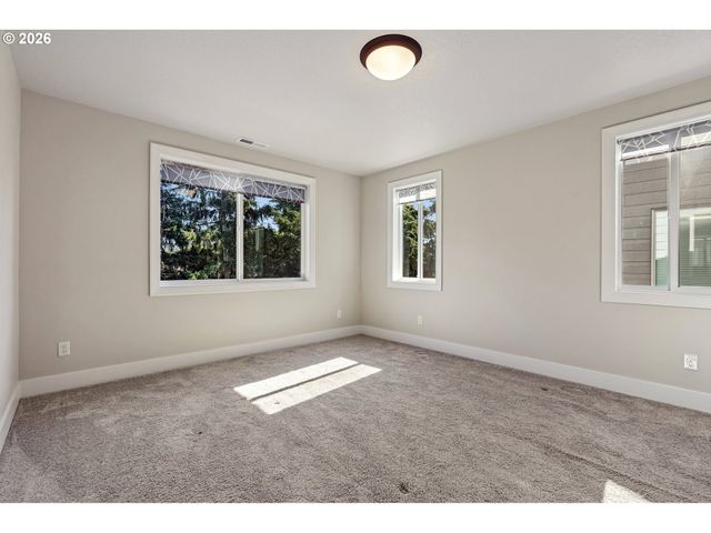 2412 Se MAYBROOK Ln, Milwaukie, OR 97222