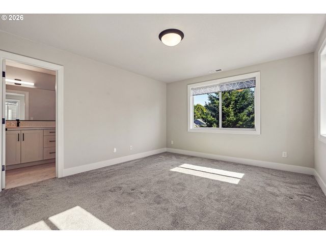 2412 Se MAYBROOK Ln, Milwaukie, OR 97222
