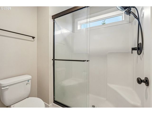 2412 Se MAYBROOK Ln, Milwaukie, OR 97222