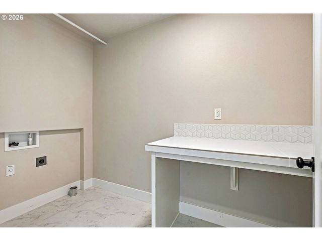 2412 Se MAYBROOK Ln, Milwaukie, OR 97222