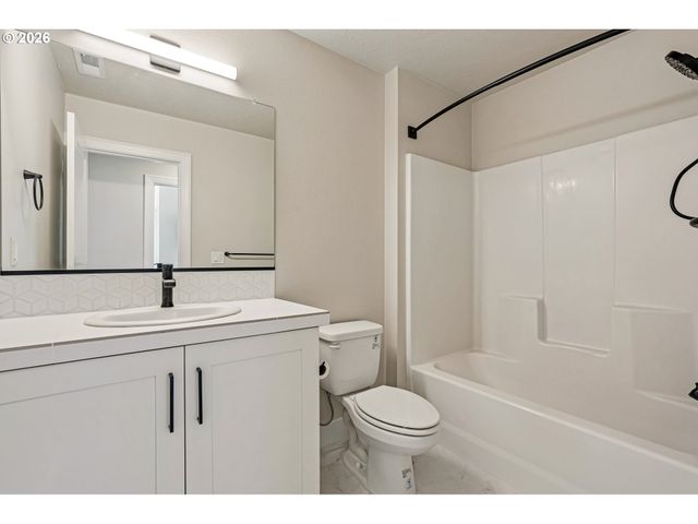 2412 Se MAYBROOK Ln, Milwaukie, OR 97222