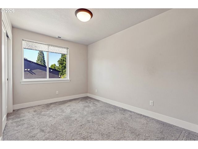 2412 Se MAYBROOK Ln, Milwaukie, OR 97222