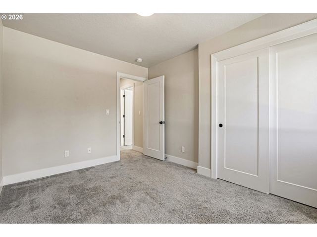 2412 Se MAYBROOK Ln, Milwaukie, OR 97222