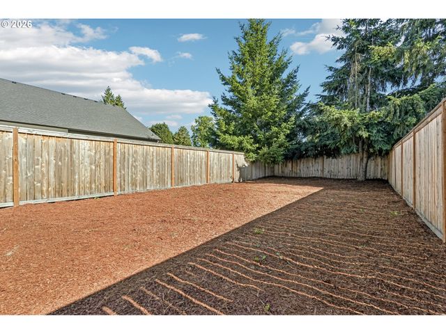 2412 Se MAYBROOK Ln, Milwaukie, OR 97222