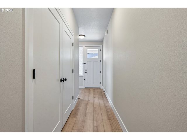 2412 Se MAYBROOK Ln, Milwaukie, OR 97222