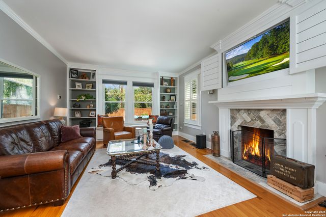 119 E Rosewood Ave, San Antonio, TX 78212