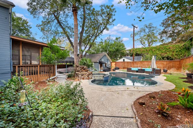 119 E Rosewood Ave, San Antonio, TX 78212