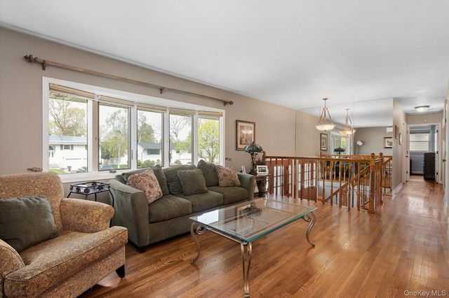 25 Fisher Road, Commack, NY 11725