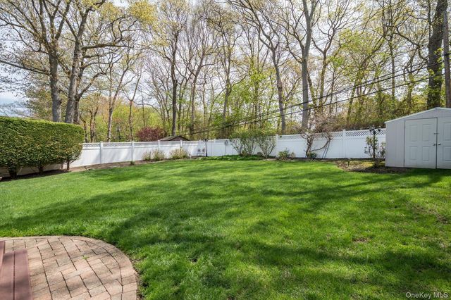 25 Fisher Road, Commack, NY 11725