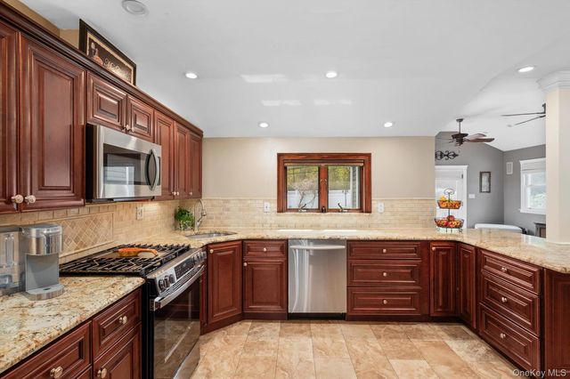 25 Fisher Road, Commack, NY 11725