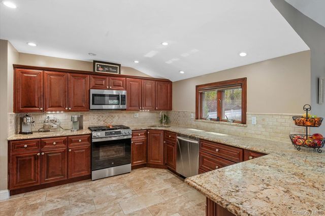 25 Fisher Road, Commack, NY 11725