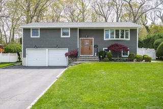25 Fisher Road, Commack, NY 11725
