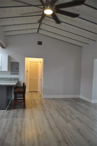 4035 E 2nd Avenue, Hialeah, FL 33013