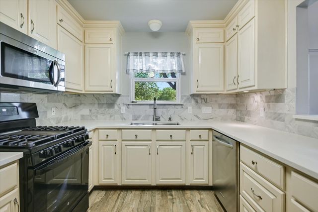 1716 Buttercup RD, Pflugerville, TX 78660