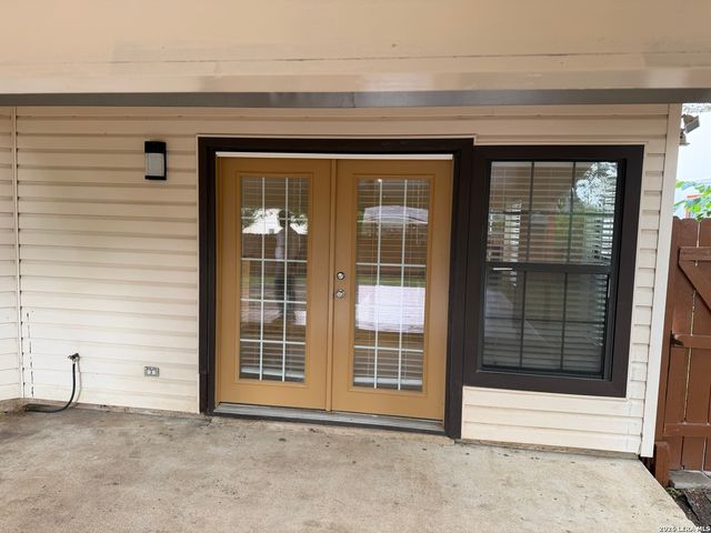 10626 Horn Blvd, San Antonio, TX 78240
