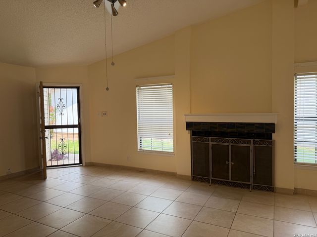10626 Horn Blvd, San Antonio, TX 78240