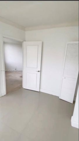 801 Brickell Bay Dr 1470, Miami, FL 33131