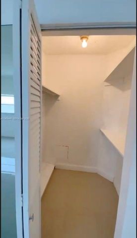 801 Brickell Bay Dr 1470, Miami, FL 33131