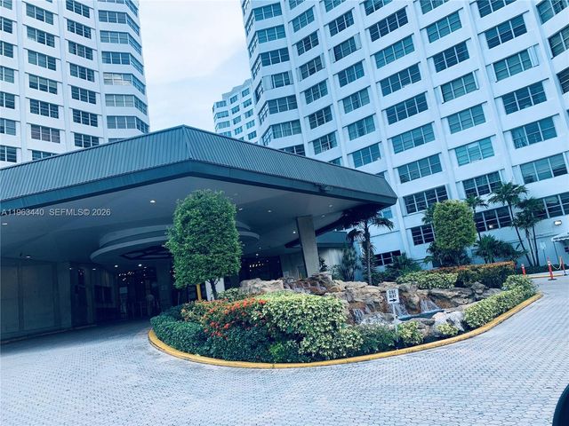 801 Brickell Bay Dr 1470, Miami, FL 33131