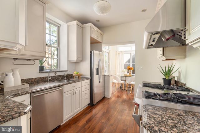 300 NORTH CAROLINA AVE SE, Washington, DC 20003