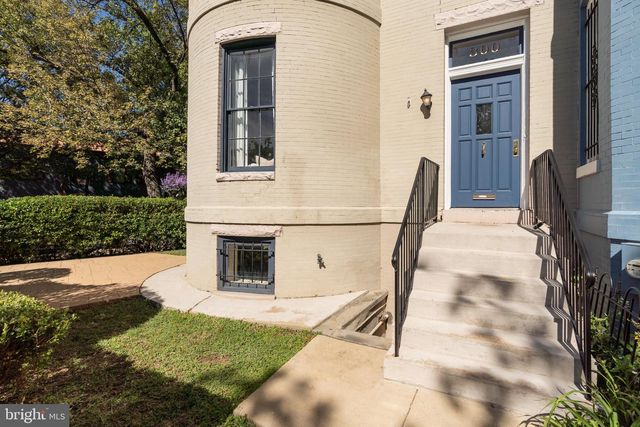 300 NORTH CAROLINA AVE SE, Washington, DC 20003