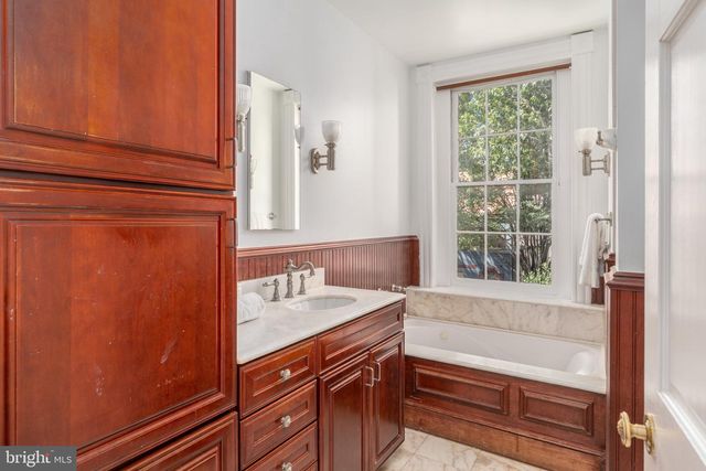 300 NORTH CAROLINA AVE SE, Washington, DC 20003
