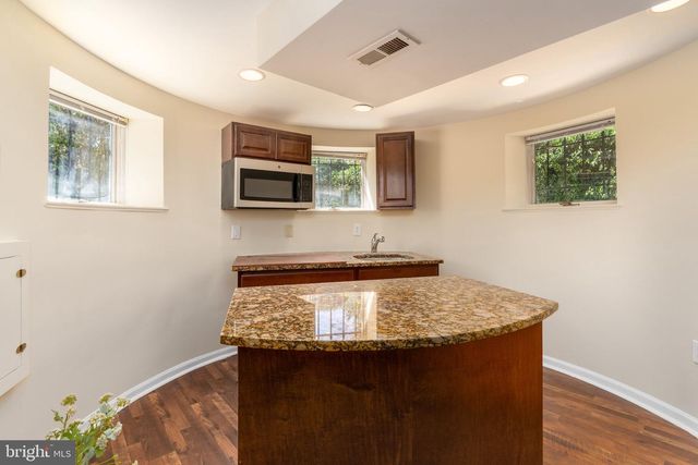 300 NORTH CAROLINA AVE SE, Washington, DC 20003