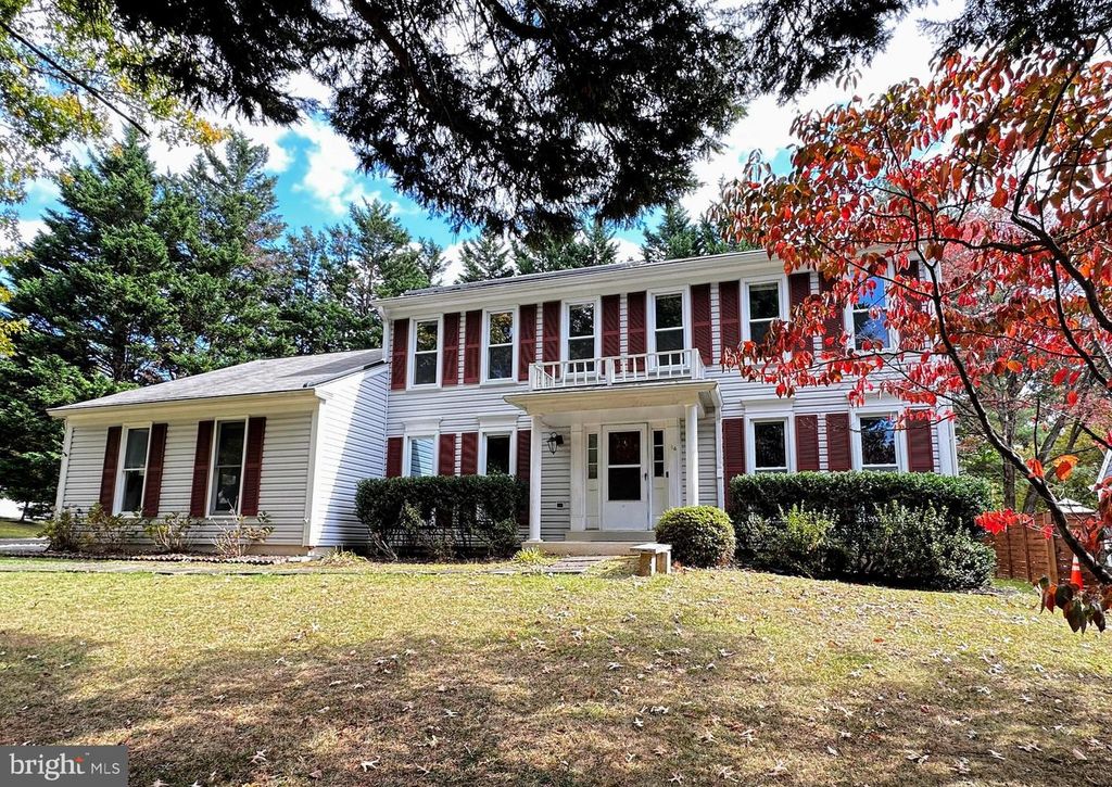 Image 2 of property listing at 14 AMITY CT, Rockville, MD 20855