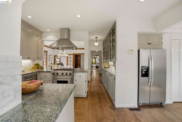 1087 Hubert Rd, Oakland, CA 94610