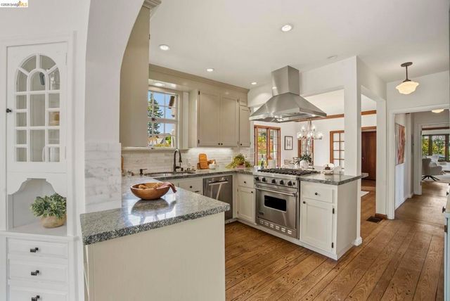 1087 Hubert Rd, Oakland, CA 94610