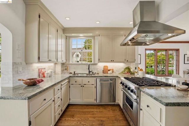 1087 Hubert Rd, Oakland, CA 94610