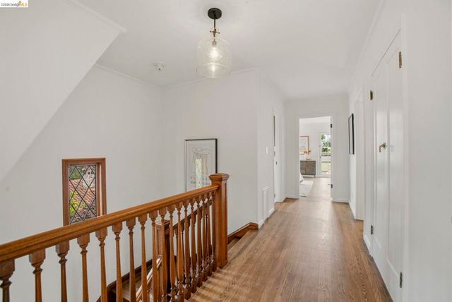 1087 Hubert Rd, Oakland, CA 94610