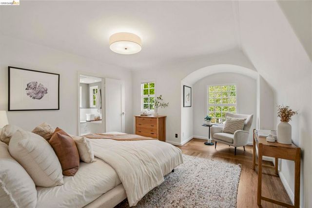1087 Hubert Rd, Oakland, CA 94610