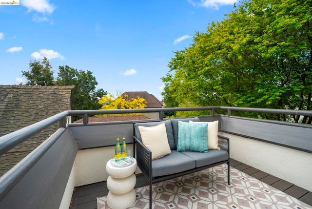 1087 Hubert Rd, Oakland, CA 94610