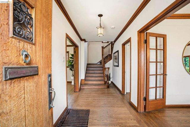 1087 Hubert Rd, Oakland, CA 94610