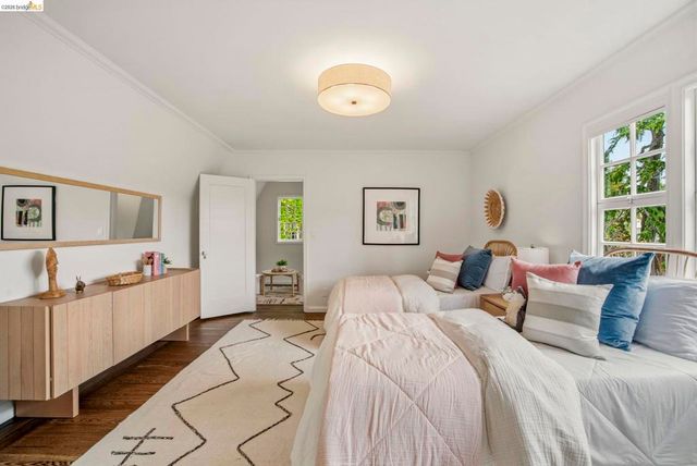 1087 Hubert Rd, Oakland, CA 94610