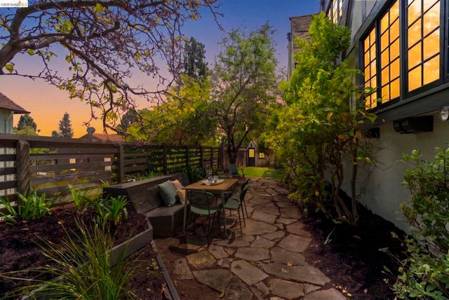 1087 Hubert Rd, Oakland, CA 94610