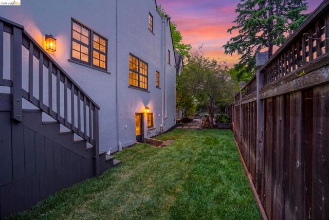 1087 Hubert Rd, Oakland, CA 94610