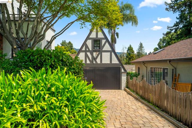 1087 Hubert Rd, Oakland, CA 94610