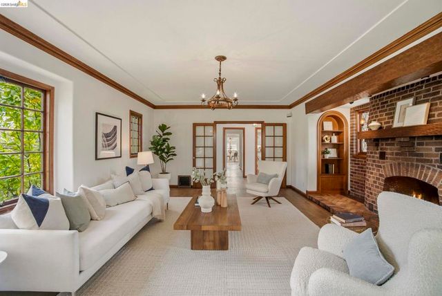 1087 Hubert Rd, Oakland, CA 94610