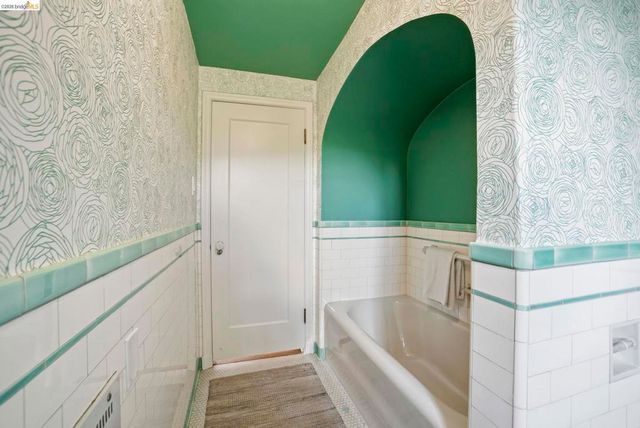 1087 Hubert Rd, Oakland, CA 94610