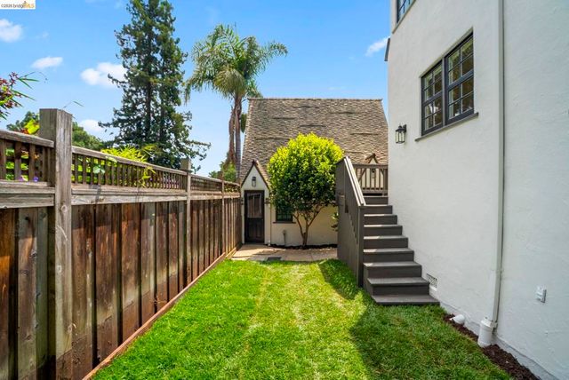 1087 Hubert Rd, Oakland, CA 94610