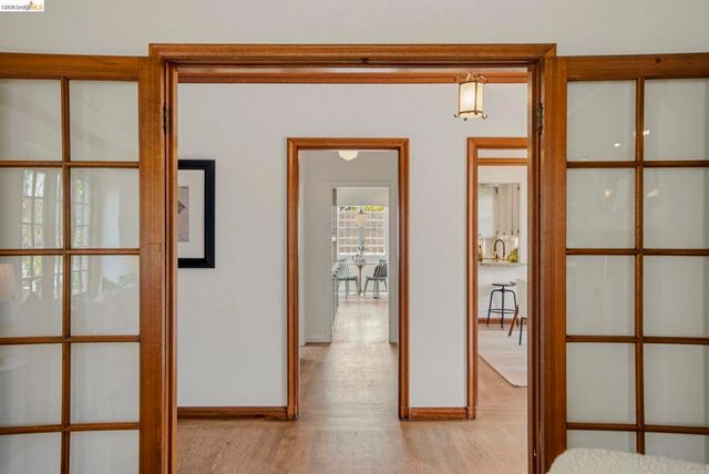 1087 Hubert Rd, Oakland, CA 94610