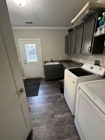 561 Coburn Road, Cleveland, TX 77328