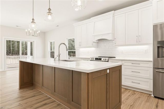 11348 East West PW, Gloucester, VA 23061